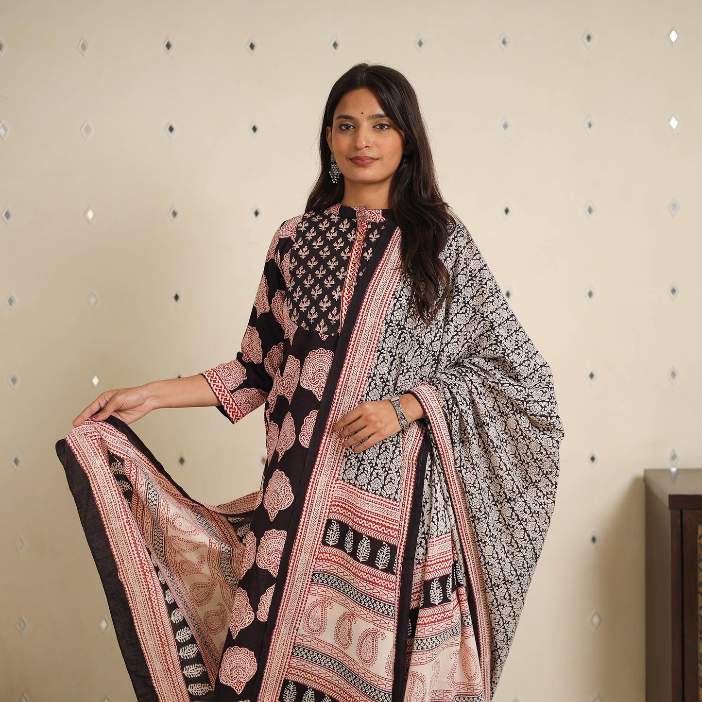 Black - bagh cotton suit set (set of 2) 01 - handcrafted