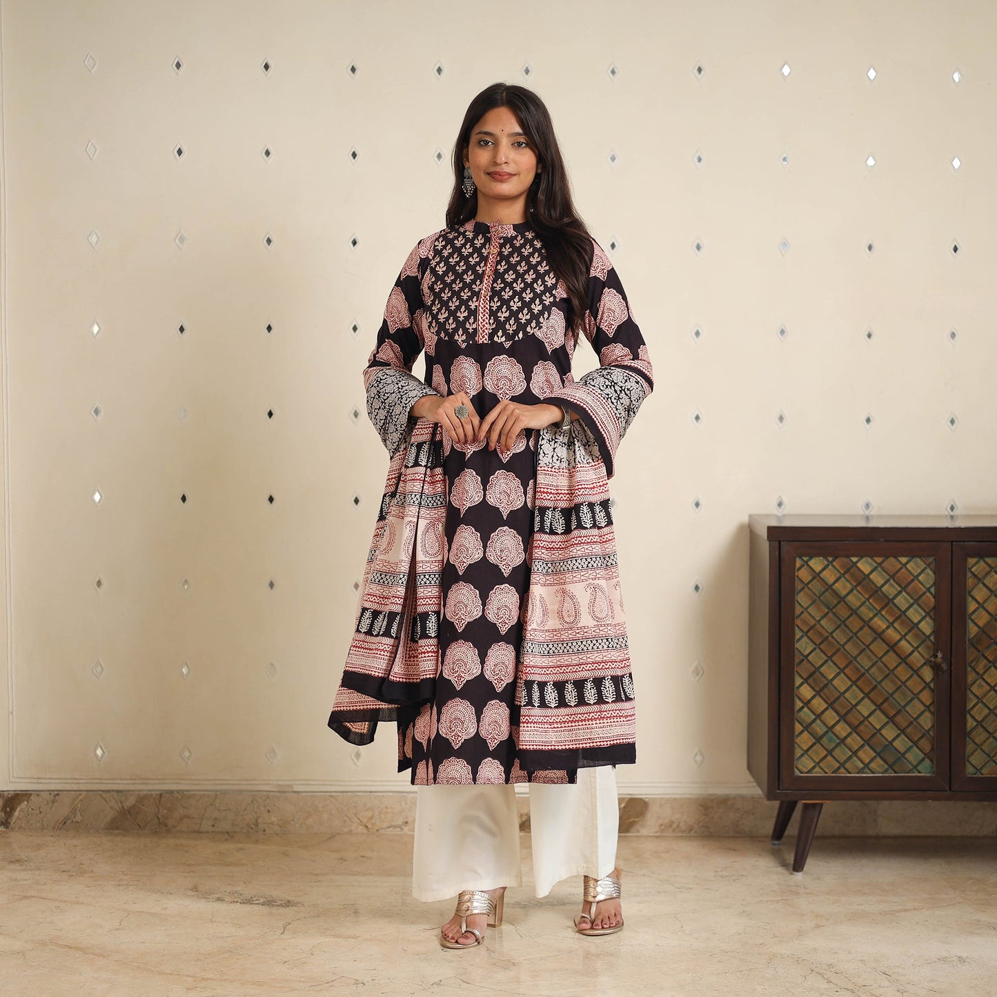 Black - bagh cotton suit set (set of 2) 01 - handcrafted