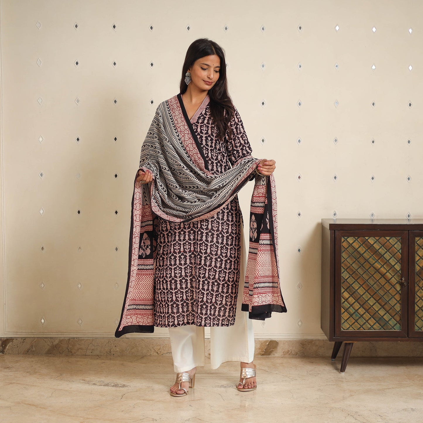 Black - bagh cotton suit set (set of 2) 03 - handcrafted