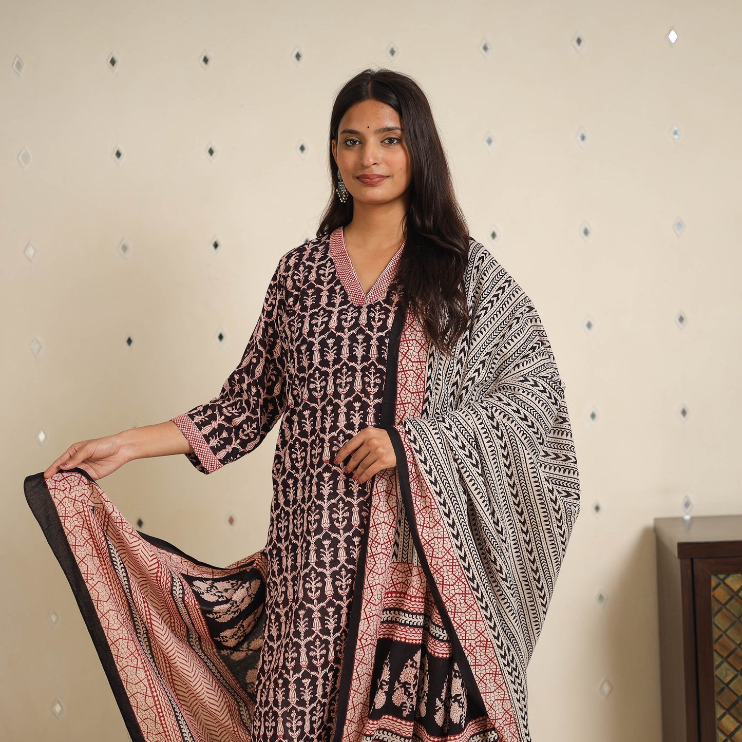 Black - bagh cotton suit set (set of 2) 03 - handcrafted