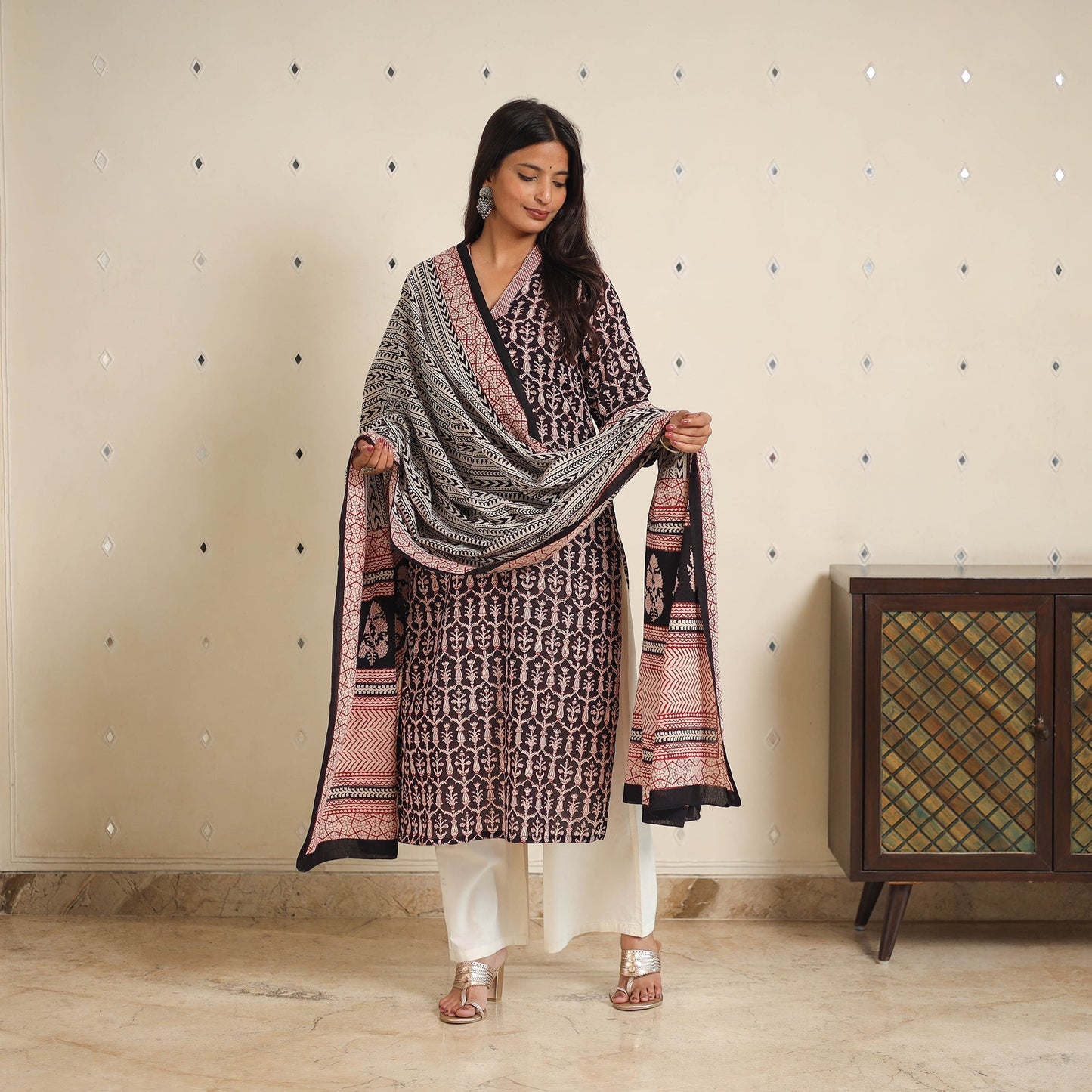 Black - bagh cotton suit set (set of 2) 03 - handcrafted