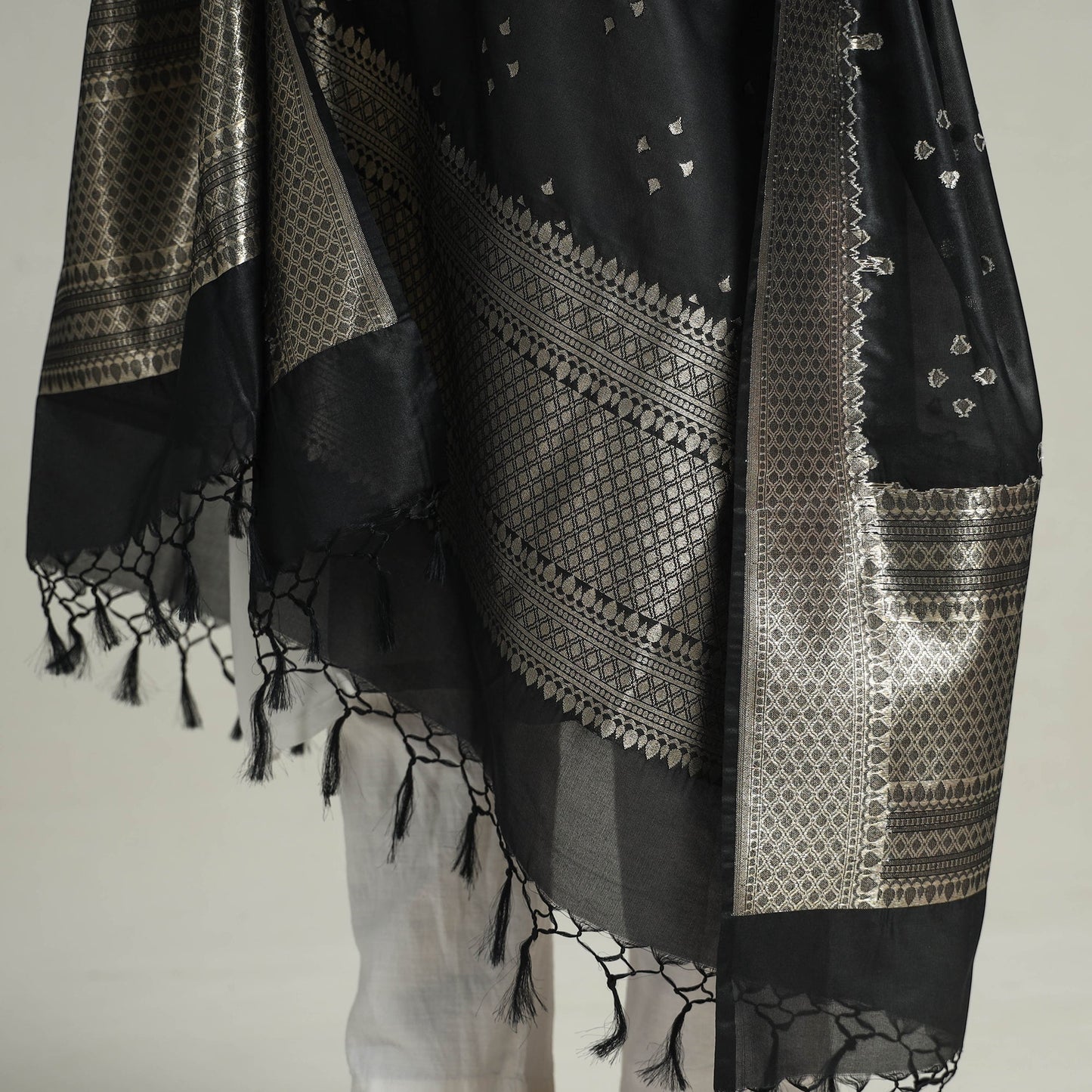 Buy Banarasi Semi Silk Zari Jaal Dupatta with Tassels 22 Online l iTokri.com