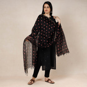  Bandhani Tie-Dye Kota Doria Silk Dupatta with Tassels Online at iTokri.com 