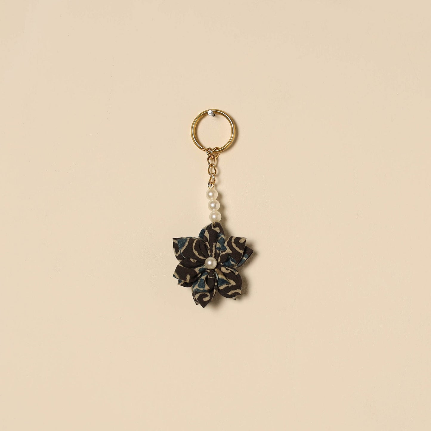 Beaded fabart flower keychain 07 - handcrafted