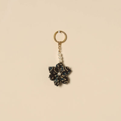 Beaded fabart flower keychain 07 - handcrafted
