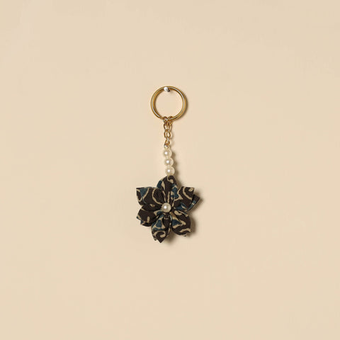 Beaded fabart flower keychain 07 - handcrafted