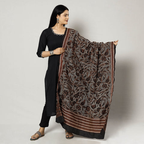 Buy Bengal Nakshi Kantha Tussar Silk Handloom Dupatta Online l iTokri.com