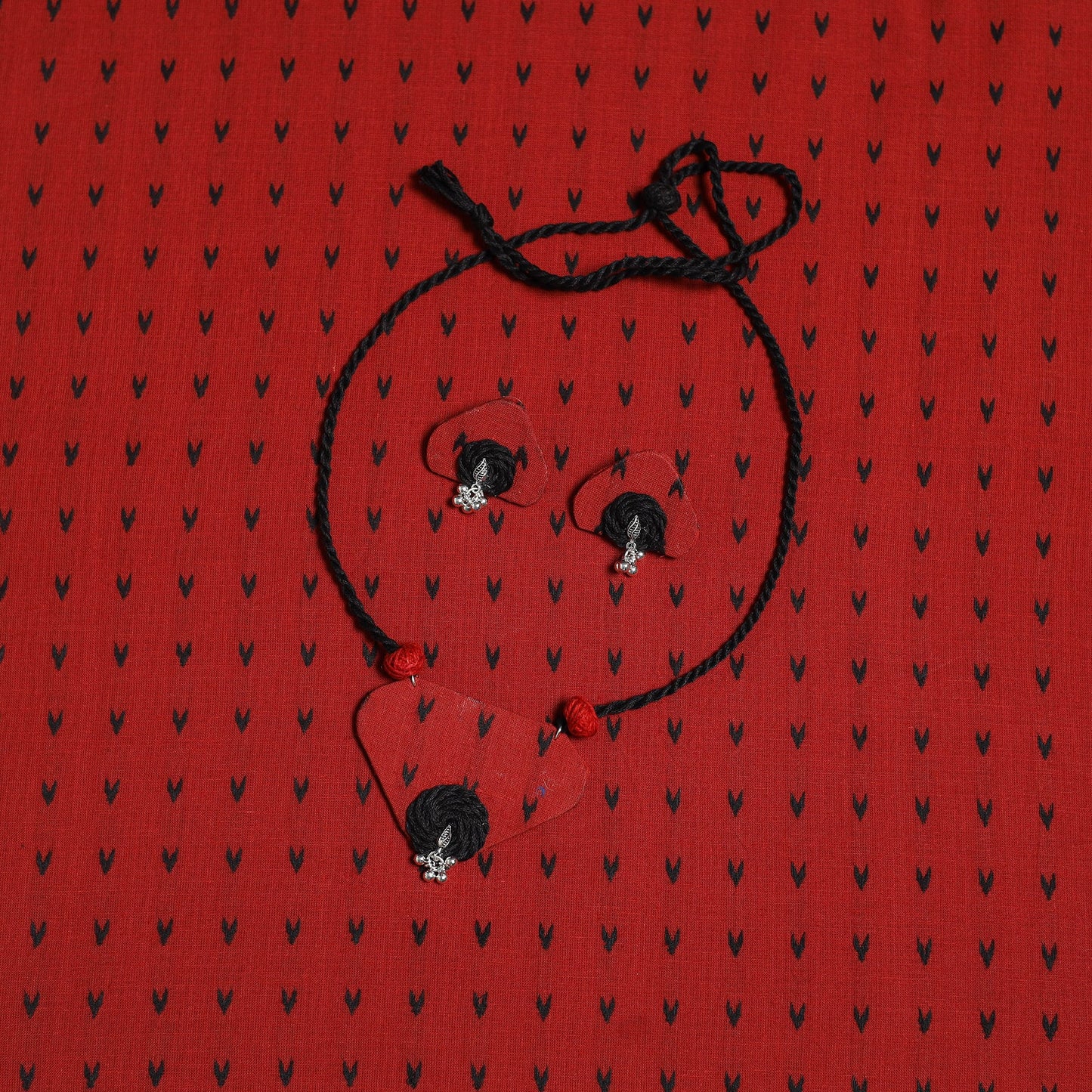 Black - bengali tant saree with matching jewellery & blouse