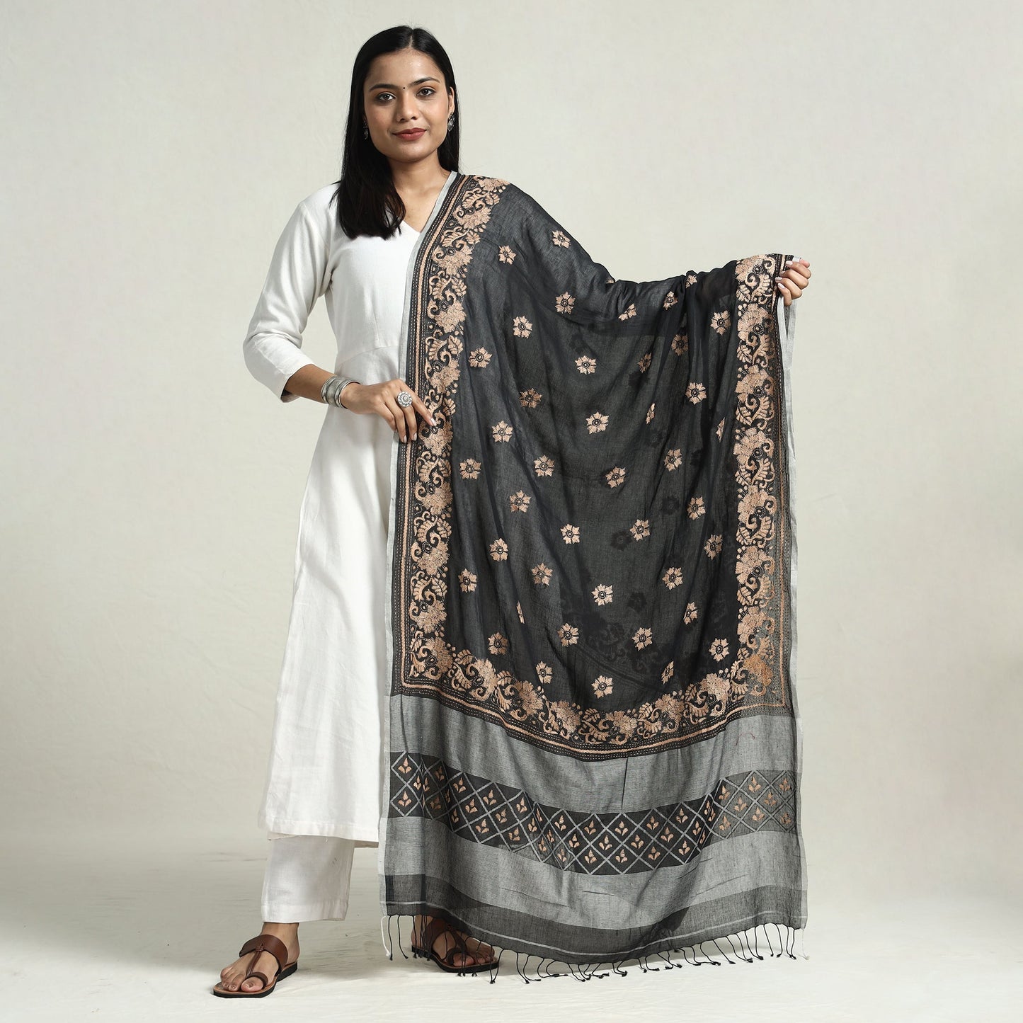 kantha embroidery dupatta