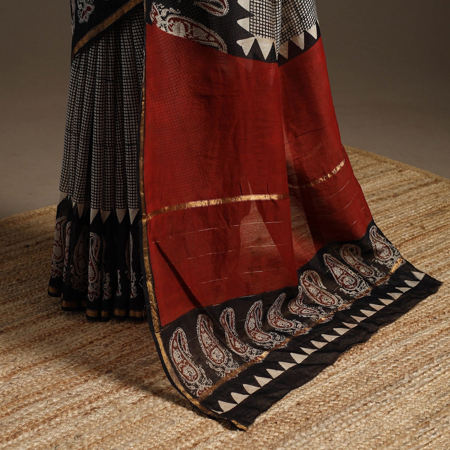 Chanderi silk hand bagru saree with zari border 10