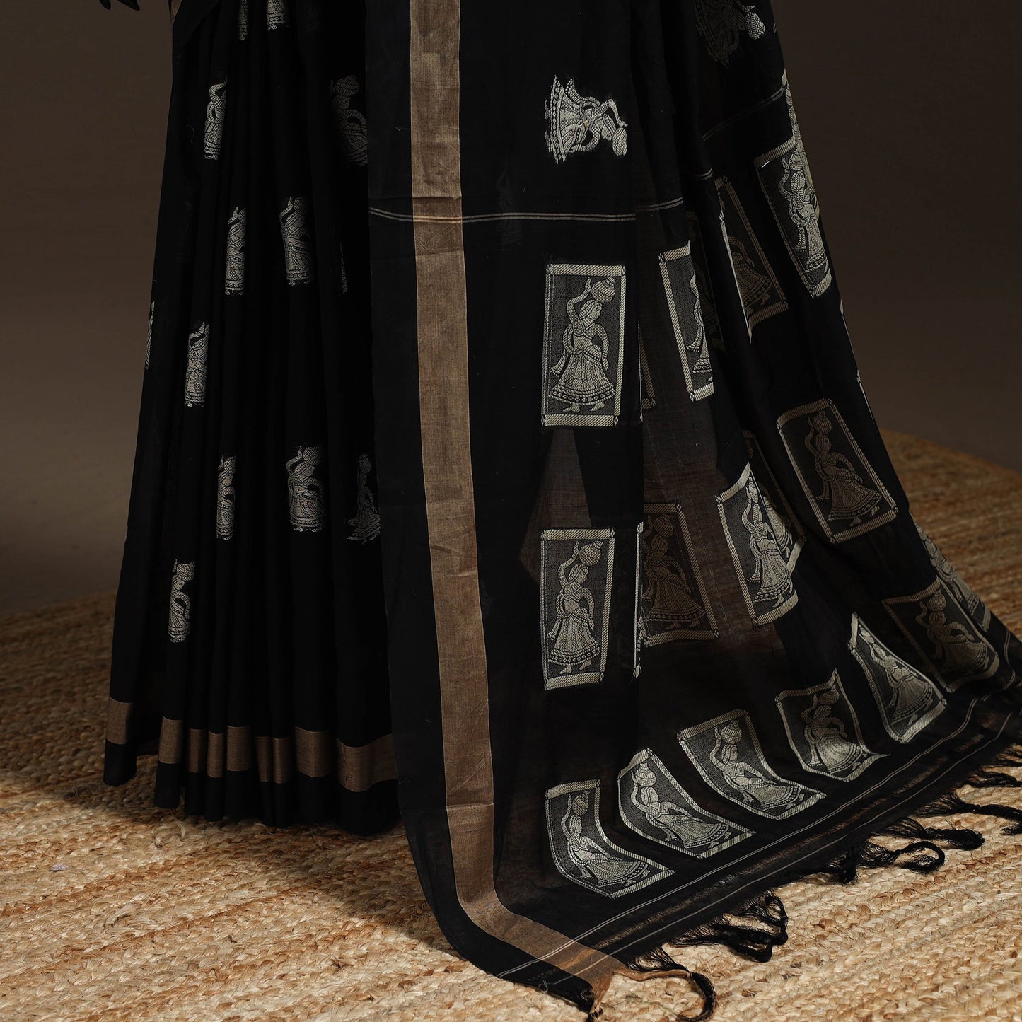 Dharwad cotton saree with thread buta 07 - handcrafted