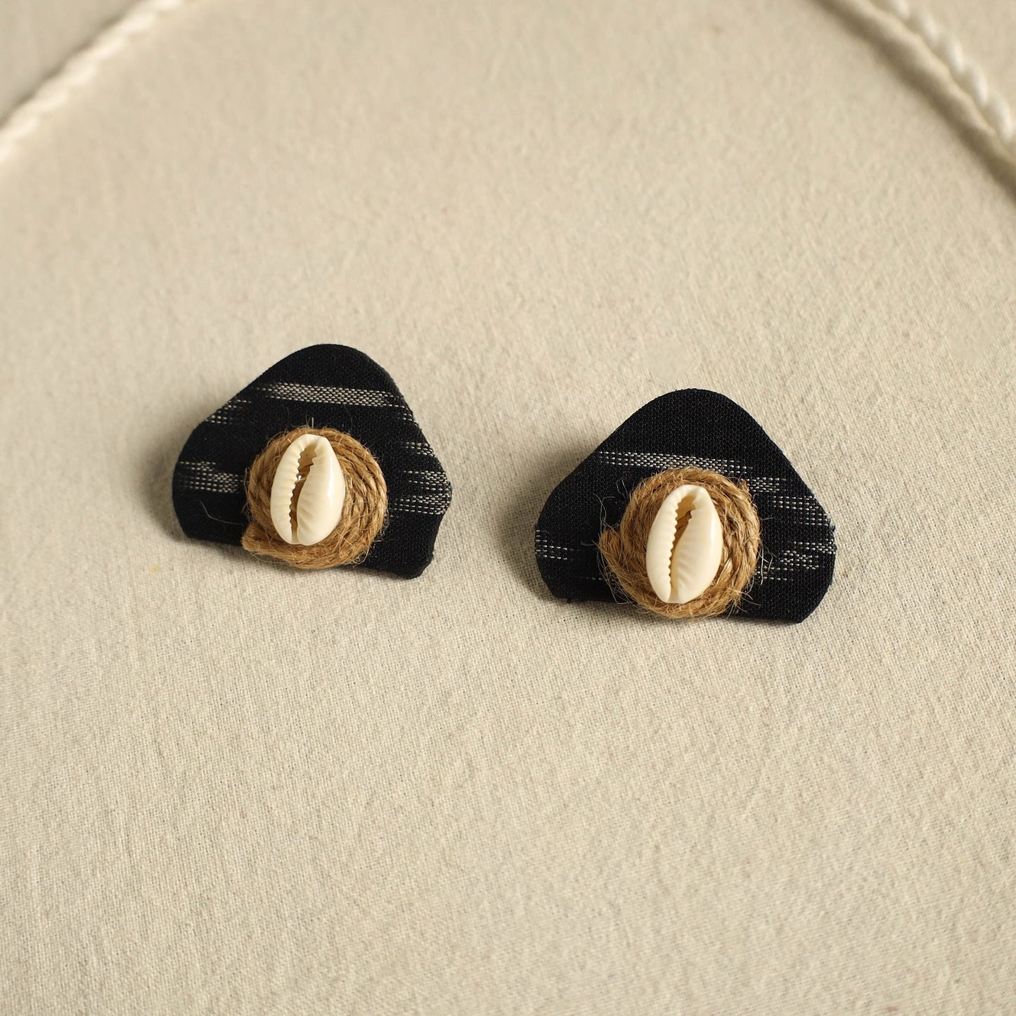 Buy Black Fabart Jute & Shell Work Necklace Set