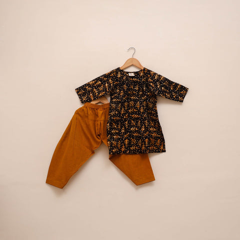 Girls hand batik pure cotton kurta set (3-6 years) 10