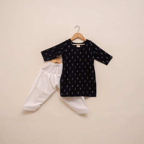 Girls pochampally ikat pure cotton kurta set (2-6 years) 02