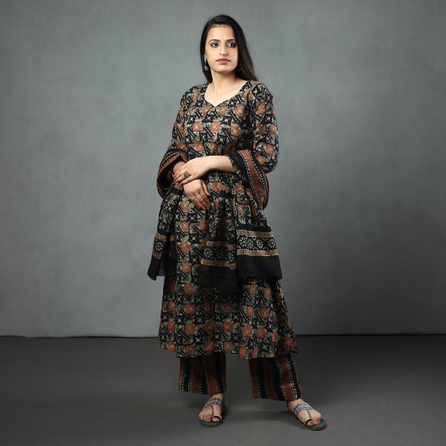 Buy Hand Batik Printed Cotton Kurta with Palazzo & Dupatta Set Online at iTokri.com
