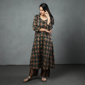 Buy Hand Batik Printed Cotton Kurta with Palazzo & Dupatta Set Online at iTokri.com
