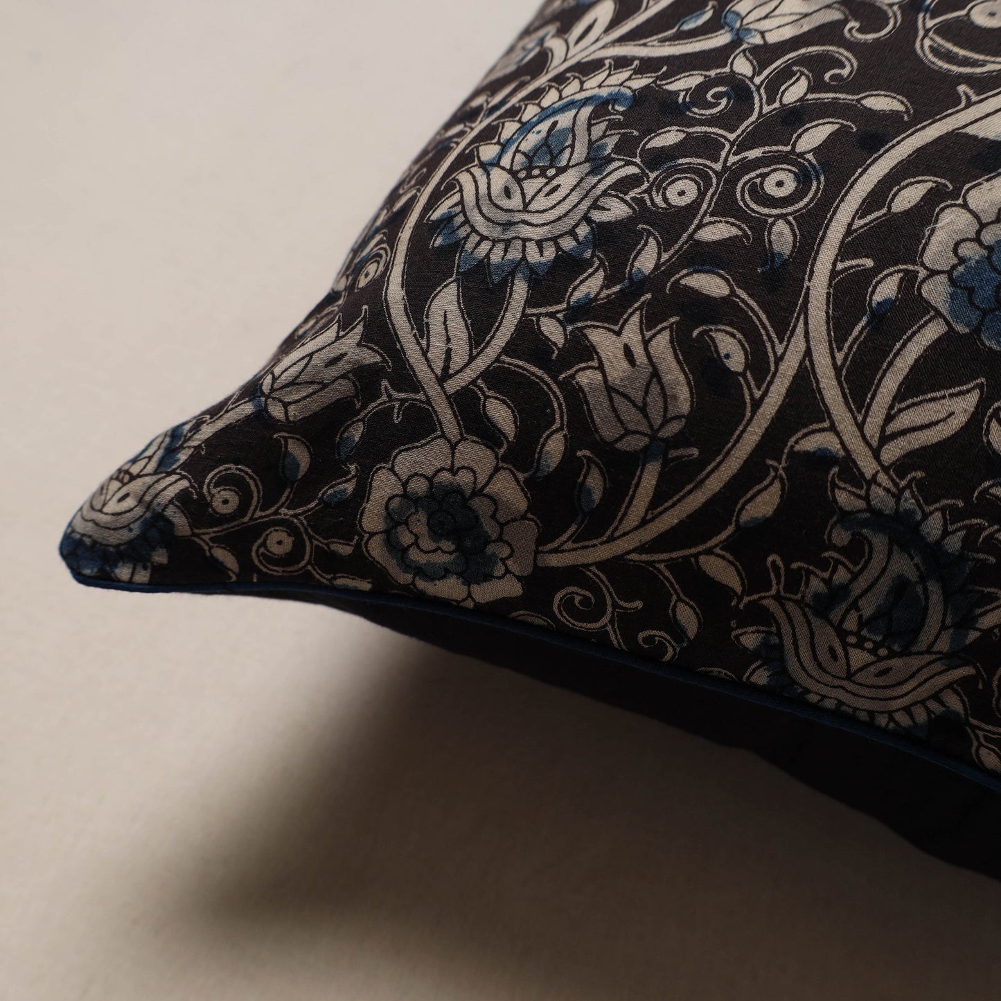 Hand kalamkari cushion cover 22 - handcrafted