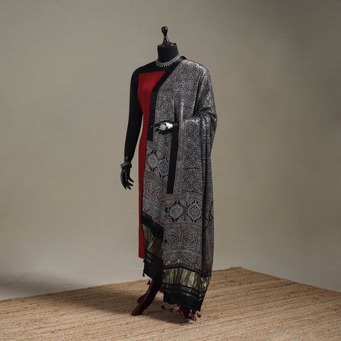 Hand natural dyed modal silk dupatta with lagdi patta 39