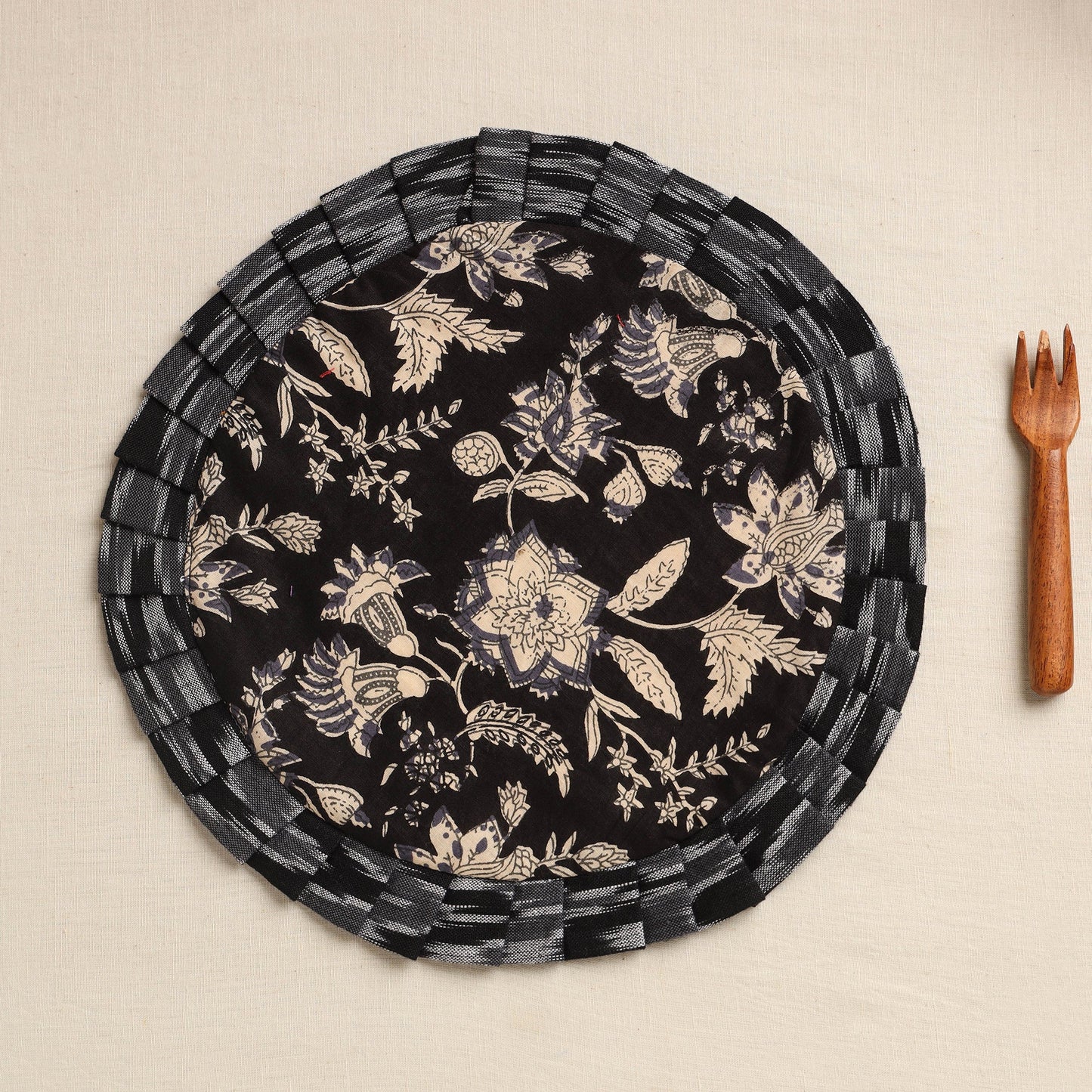 Shop Black Handcrafted Cotton Pot Holder 