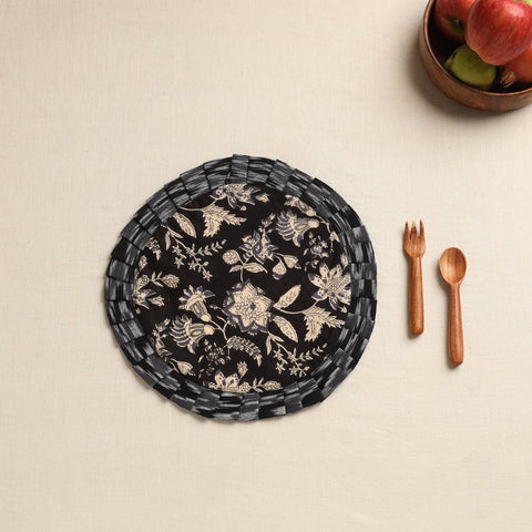 Shop Black Handcrafted Cotton Pot Holder 