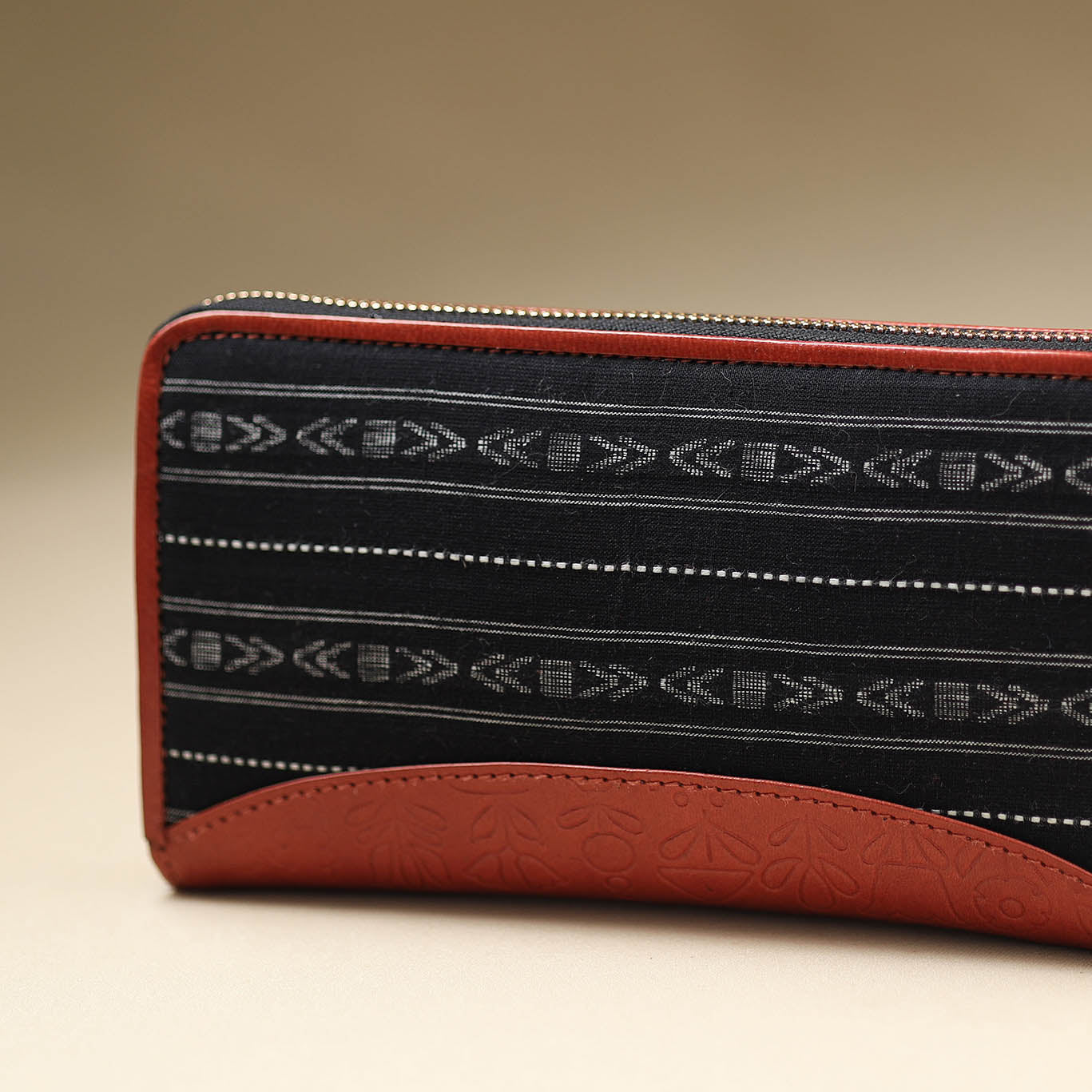 Buy Handcrafted Jacquard Weave Leather Wallet Online at iTokri.com