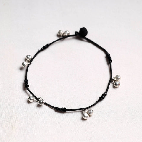 Buy Handcrafted Patwa Thread & Ghungroo Work Anklet 07 Online at iTokri.com
