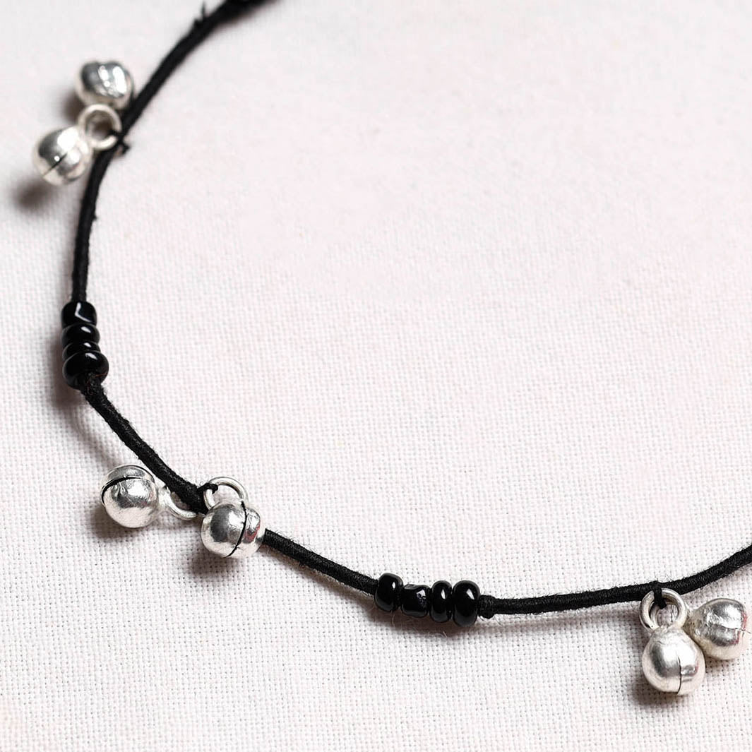 Buy Handcrafted Patwa Thread & Ghungroo Work Anklet 07 Online at iTokri.com