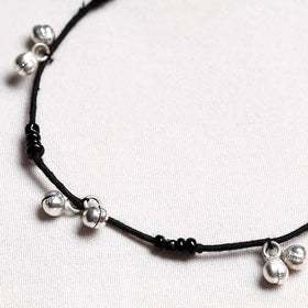 Buy Handcrafted Patwa Thread & Ghungroo Work Anklet 07 Online at iTokri.com