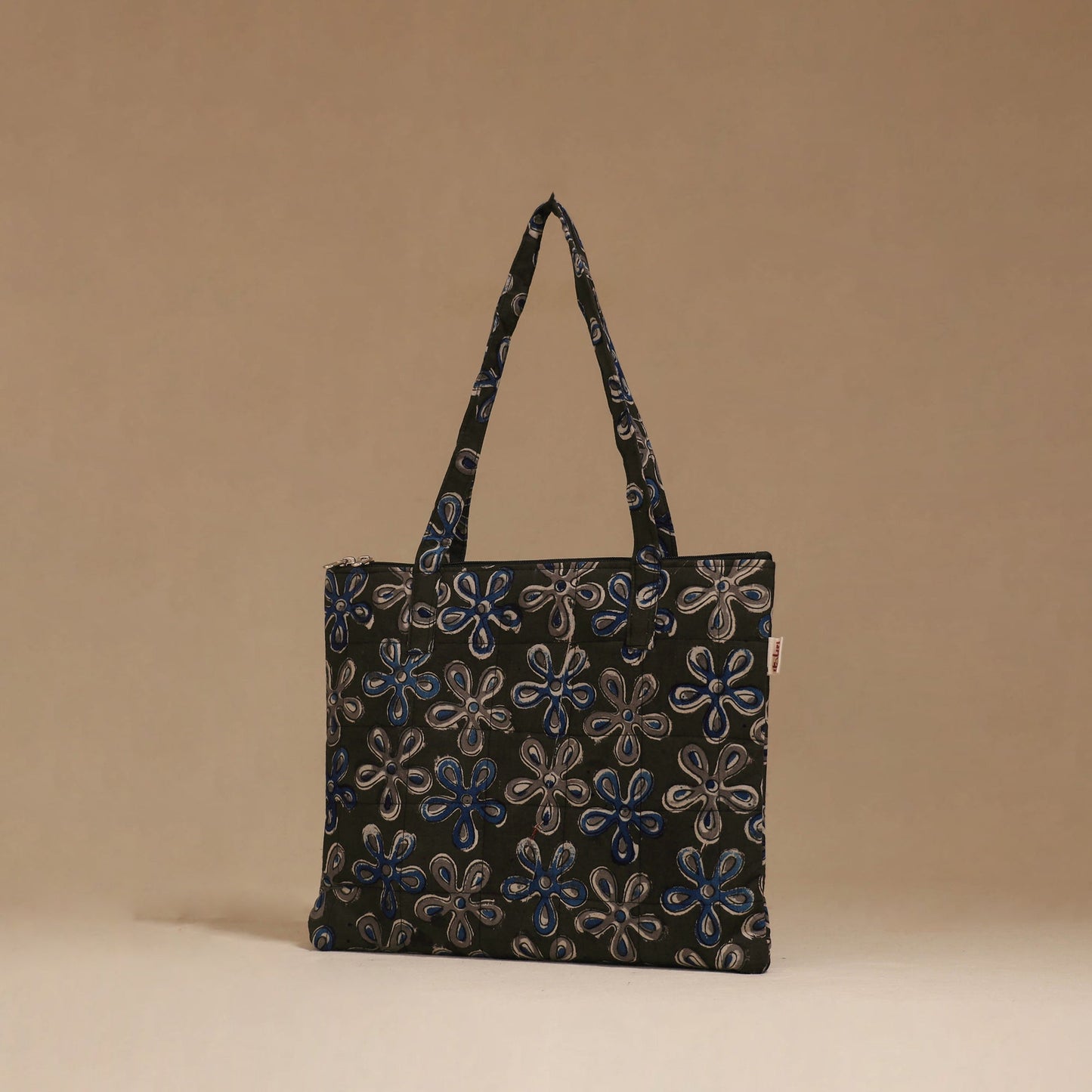 Handcrafted quilted handbag 03