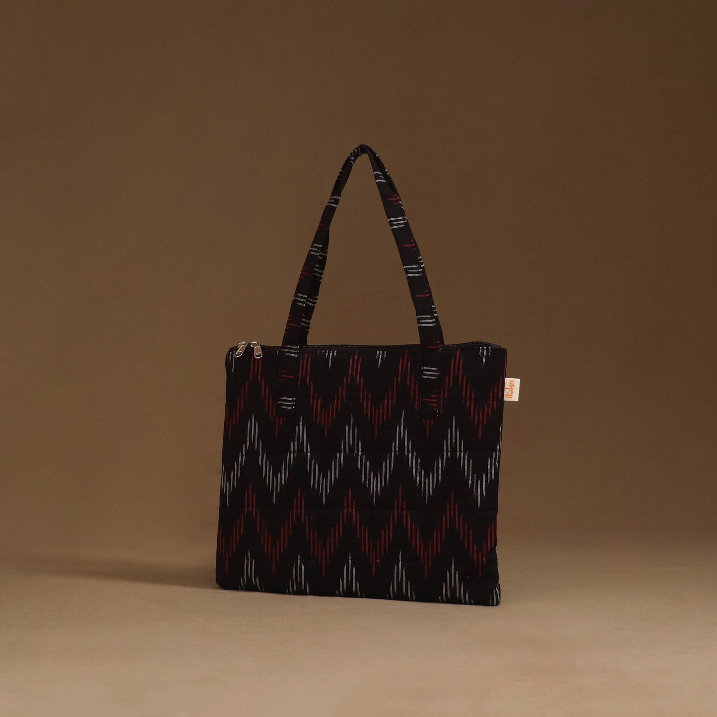 Handcrafted quilted handbag 04