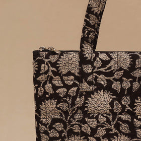 Handcrafted quilted handbag 05