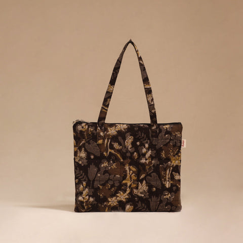 Handcrafted quilted handbag 06