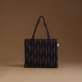 Handcrafted quilted handbag 06