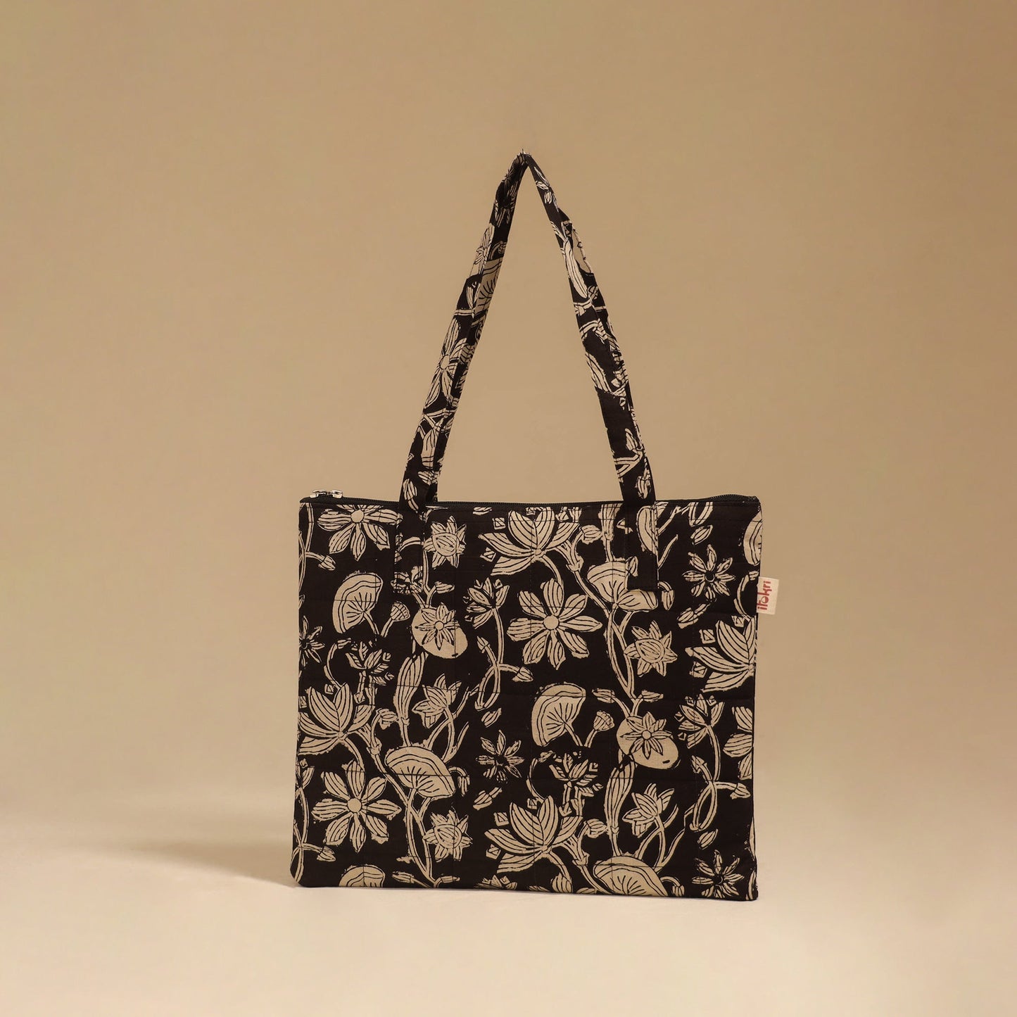 Handcrafted quilted handbag 08