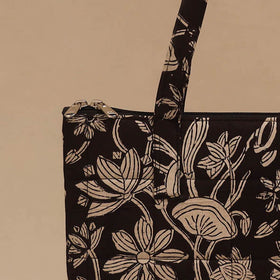 Handcrafted quilted handbag 08