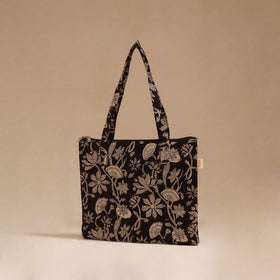 Handcrafted quilted handbag 08