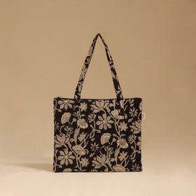 Handcrafted quilted handbag 08