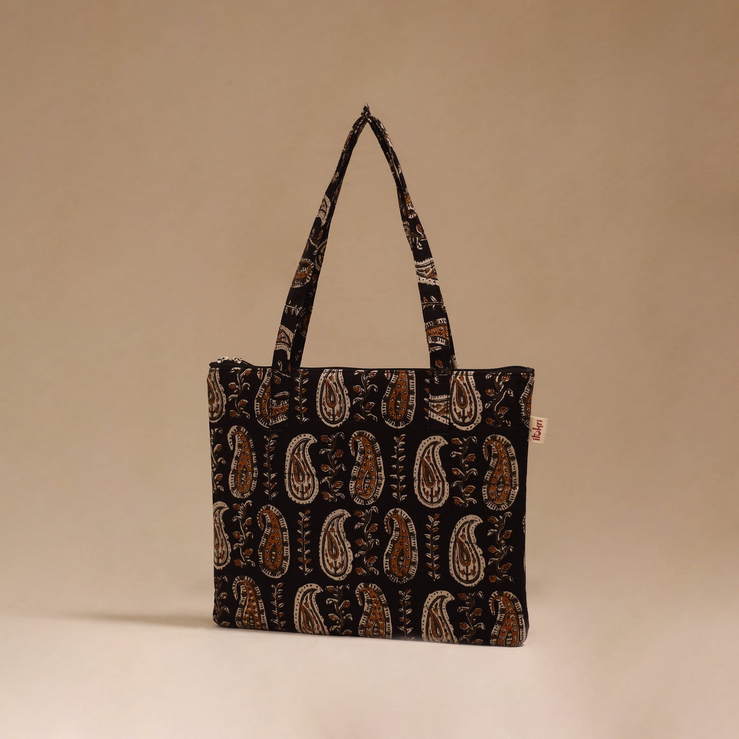 Handcrafted quilted handbag 09