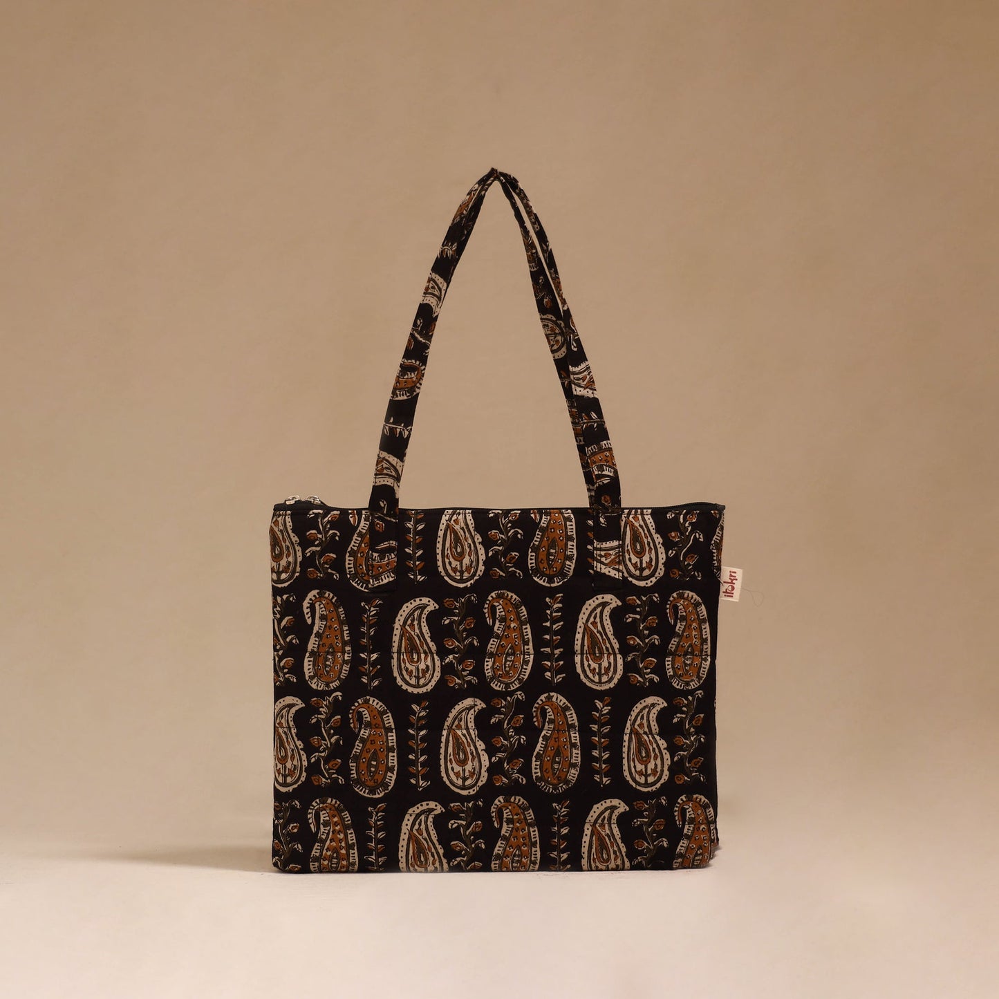 Handcrafted quilted handbag 09