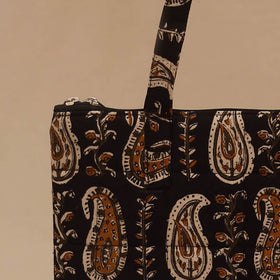Handcrafted quilted handbag 09