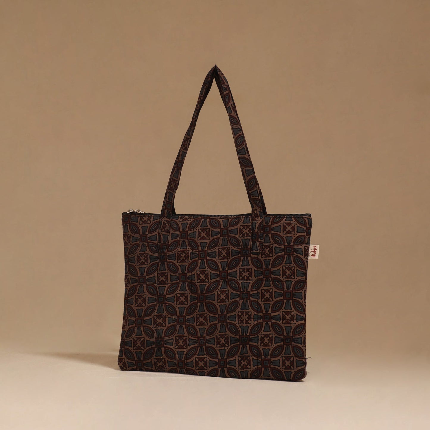 Handcrafted quilted handbag 109
