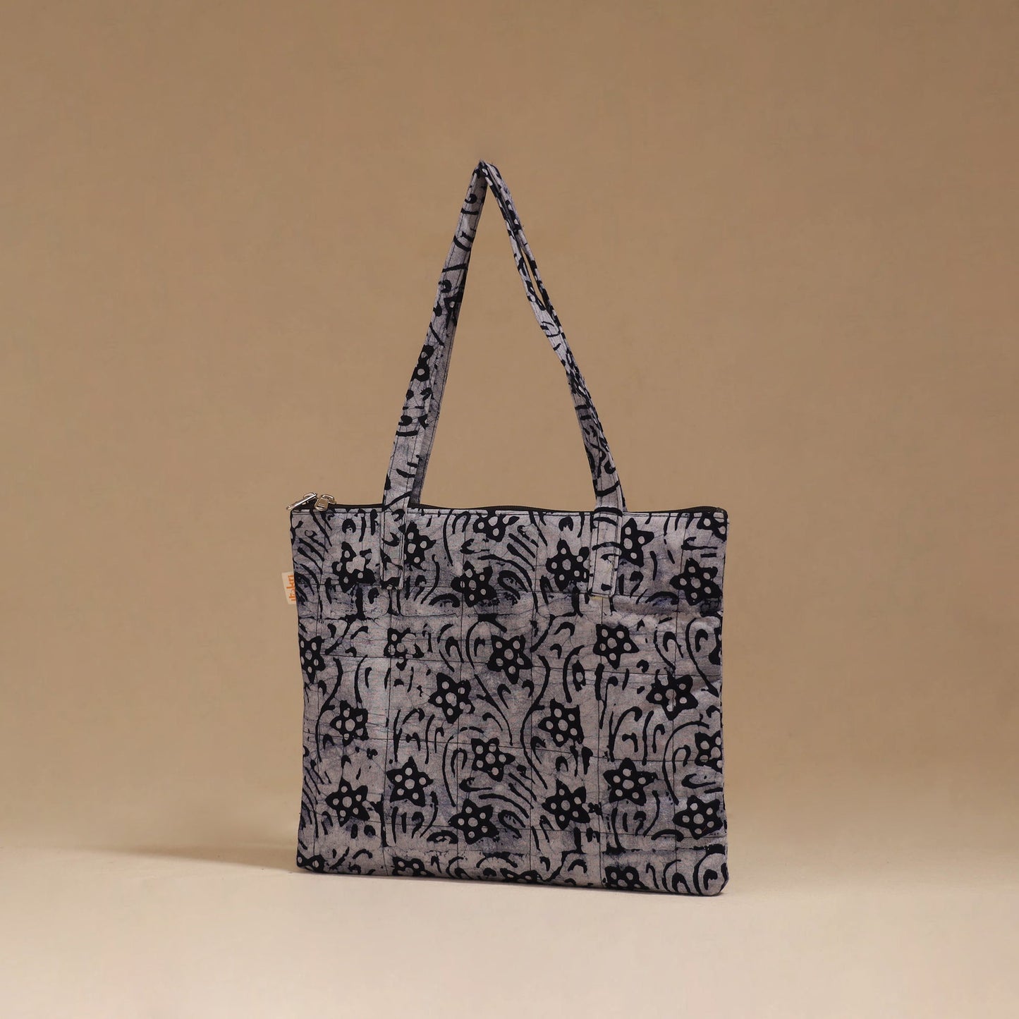 Handcrafted quilted handbag 51