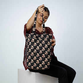 Buy Handcrafted Quilted Sanganeri Block Printed Shoulder Bag Online at iTokri.com