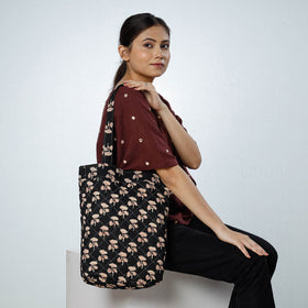 Buy Handcrafted Quilted Sanganeri Block Printed Shoulder Bag Online at iTokri.com