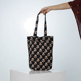 Buy Handcrafted Quilted Sanganeri Block Printed Shoulder Bag Online at iTokri.com