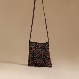 Handcrafted quilted sling bag 05