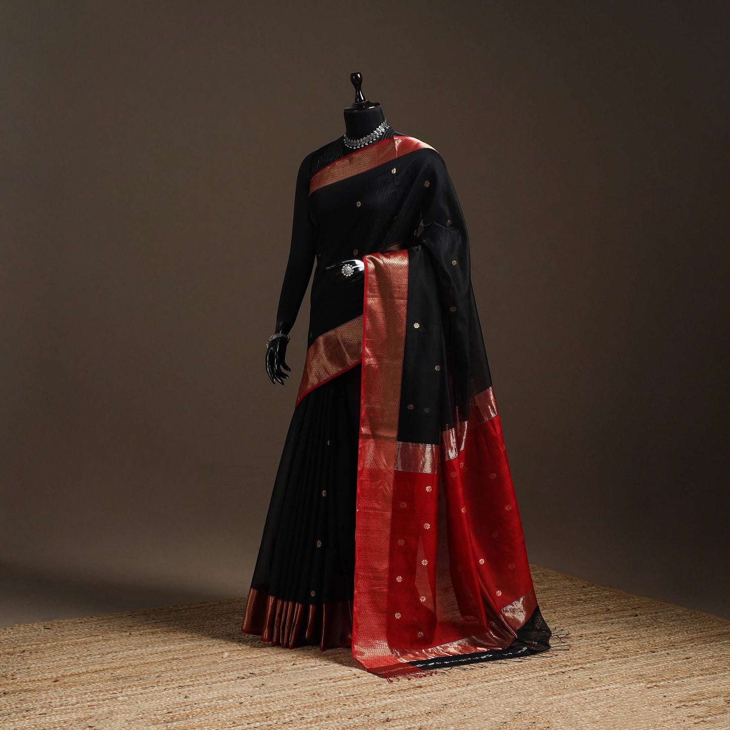 Black - handloom buti maheshwari saree with zari border 39