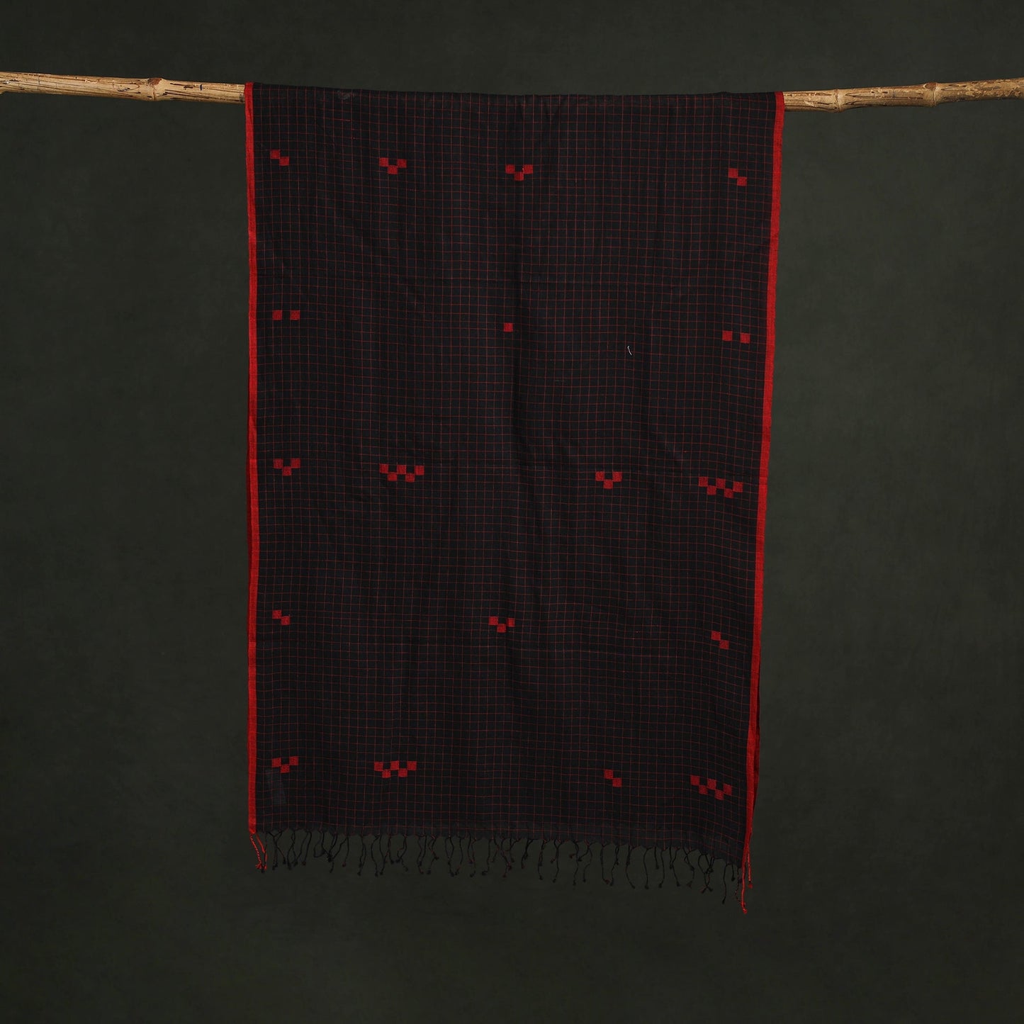 Handloom cotton burdwan jamdani stole with tassels 23