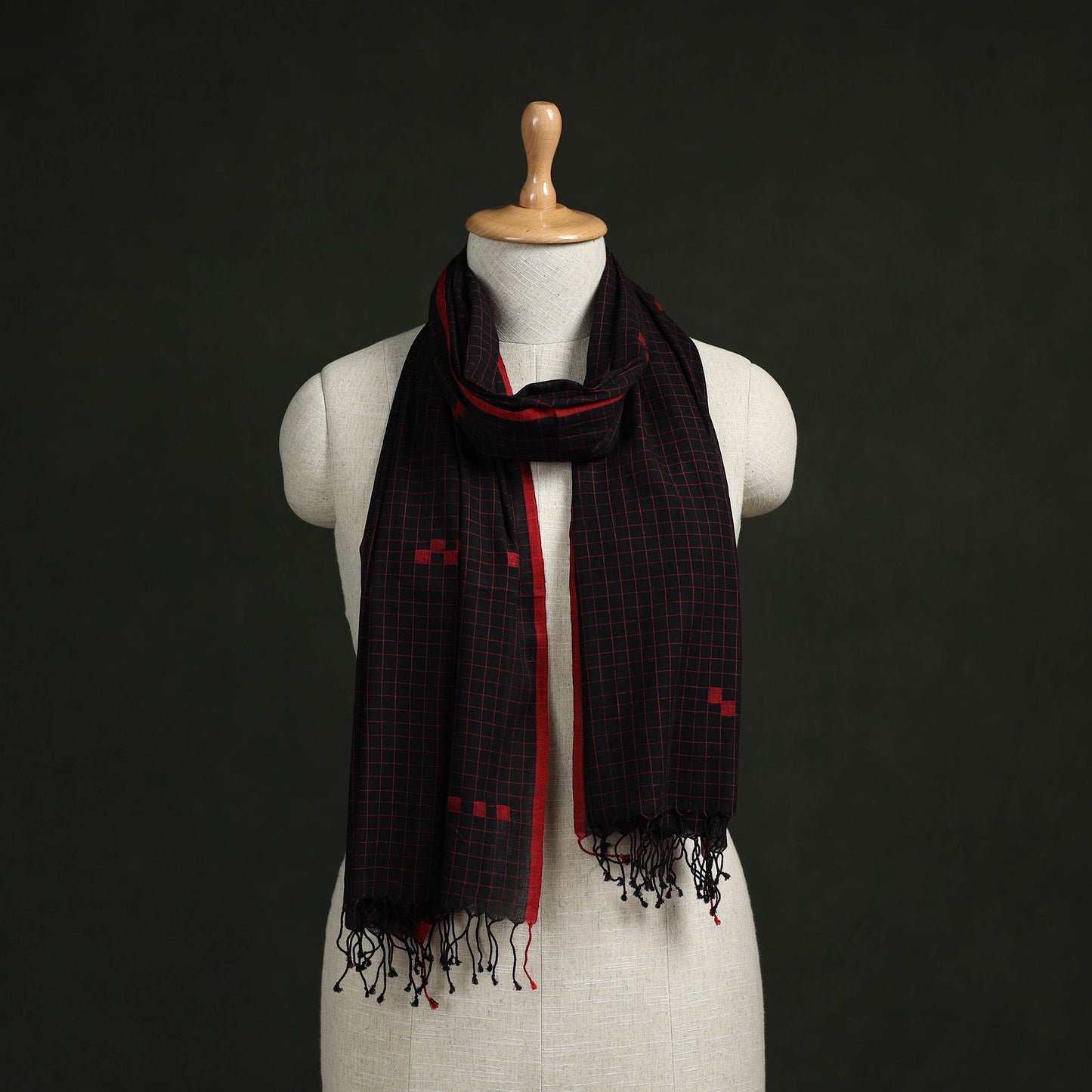 Handloom cotton burdwan jamdani stole with tassels 23