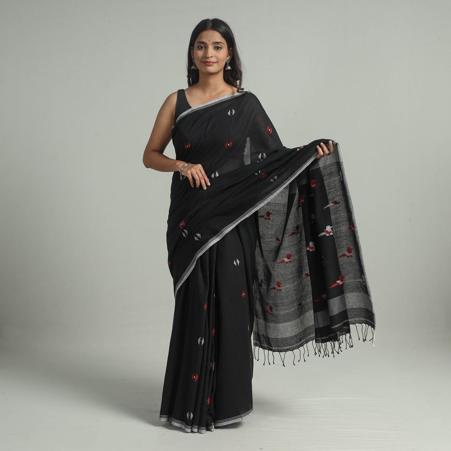 Buy Handloom Cotton Phulia Jamdani Saree with Tassels Online